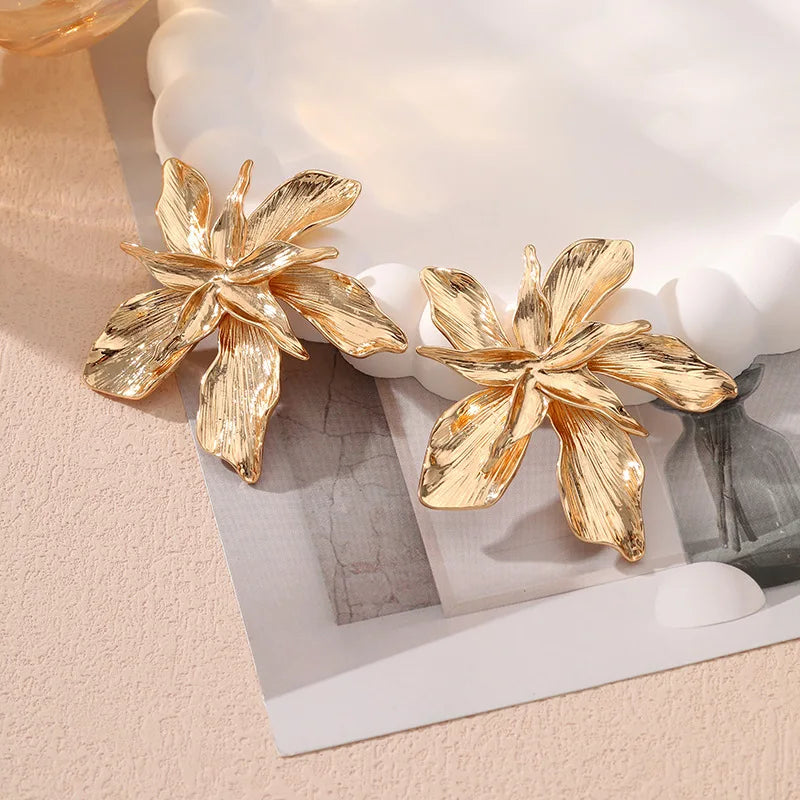 Vintage Irregular Geometric Earrings Metal Stud Earrings for Women Trend 2025 Gold Piercing Earring Jewelry Серьги Женские