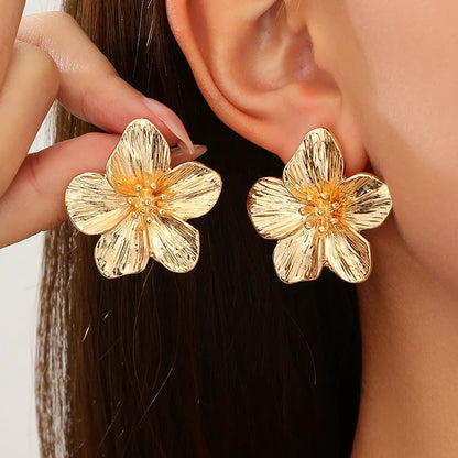 Vintage Irregular Geometric Earrings Metal Stud Earrings for Women Trend 2025 Gold Piercing Earring Jewelry Серьги Женские