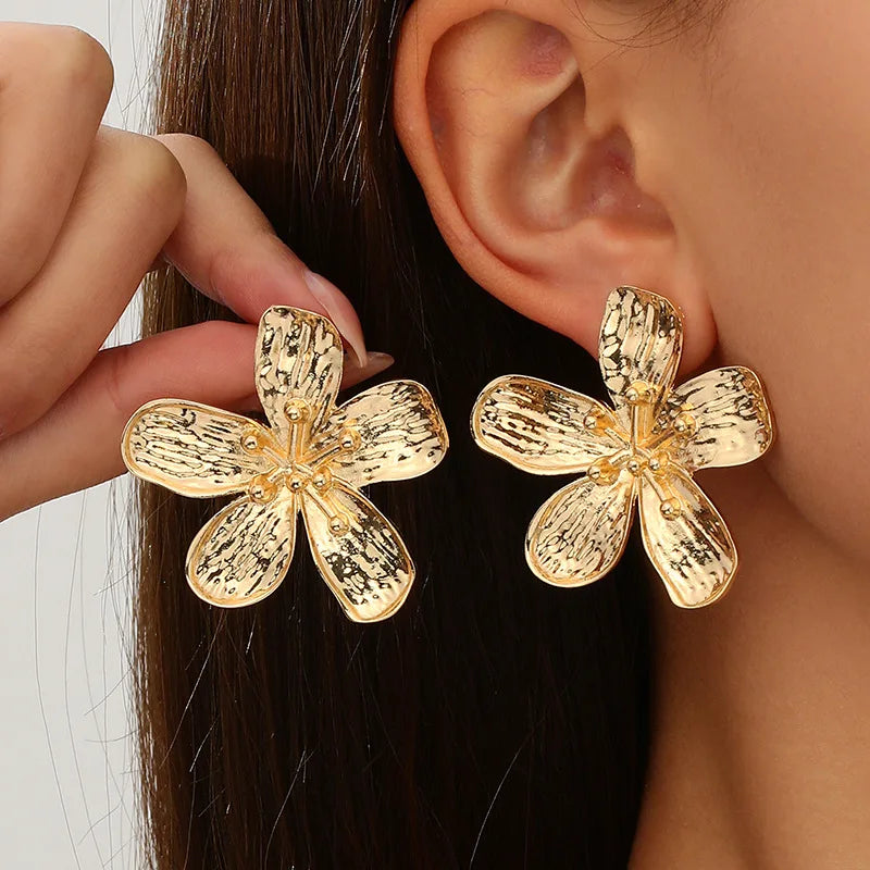 Vintage Irregular Geometric Earrings Metal Stud Earrings for Women Trend 2025 Gold Piercing Earring Jewelry Серьги Женские
